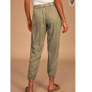 ‘On the Road’ cropped joggers